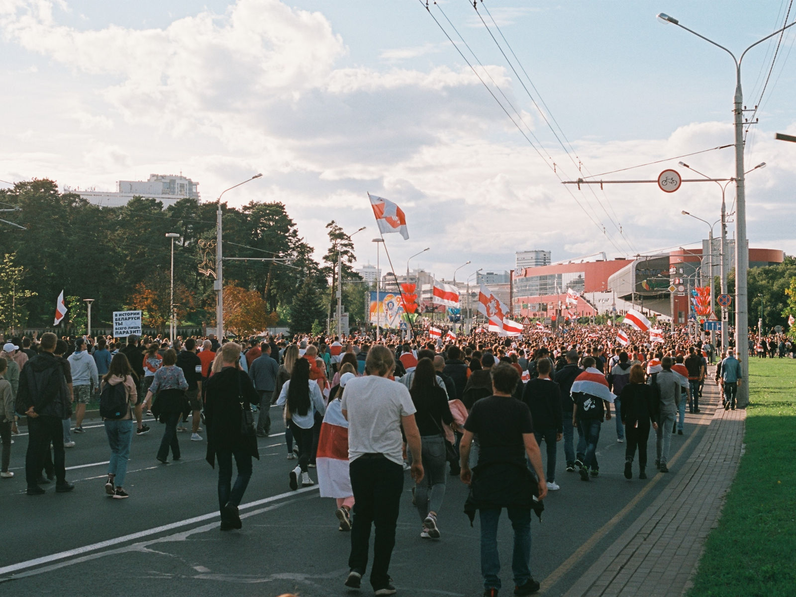 Junge queere Menschen aus Belarus erheben ihre Stimme: Wir lassen uns nicht einschüchtern! 
